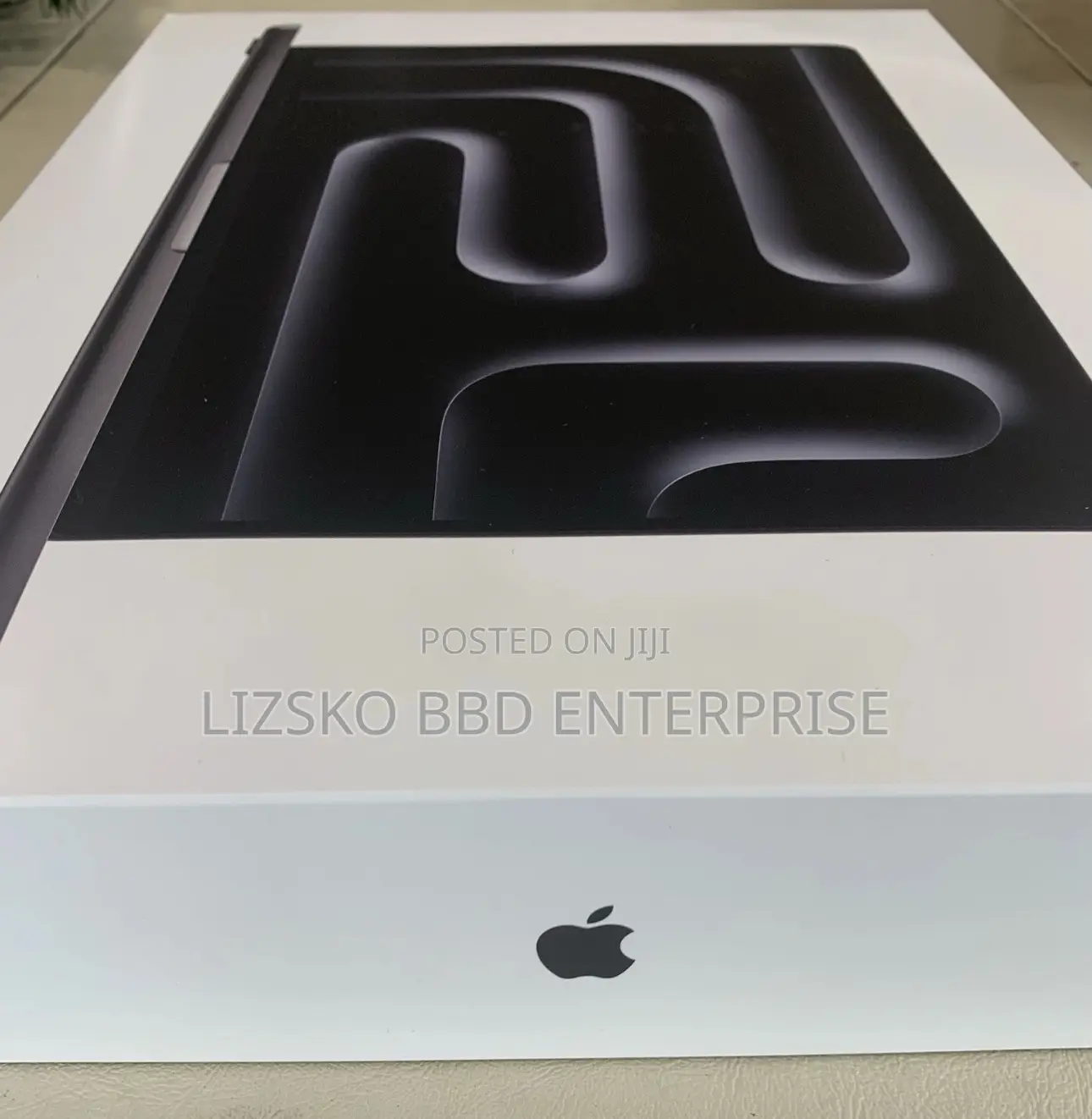 New Laptop Apple MacBook Pro 2025 M5 16GB Apple M5 Pro SSD 512GB