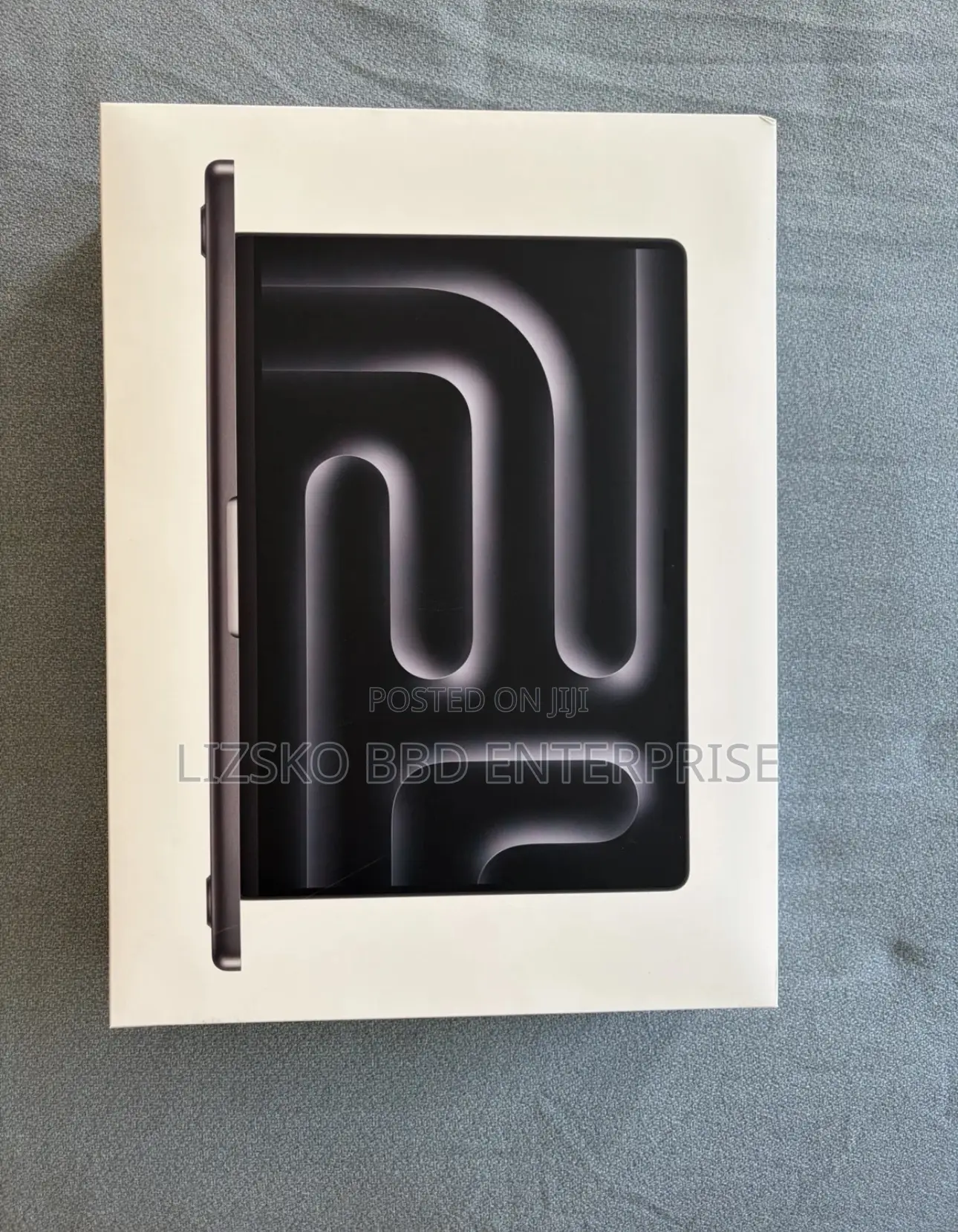 New Laptop Apple MacBook Pro 2025 M5 24GB Apple M5 Pro SSD 1T