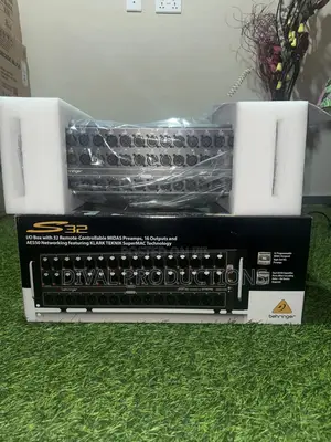 Behringer S32 32 X 16 Digital I/O Box