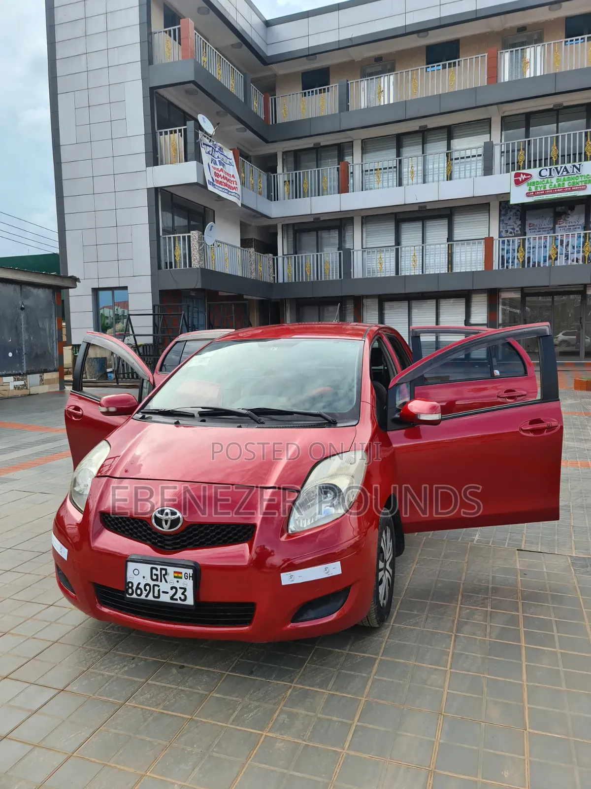 Toyota Vitz 2010 Red