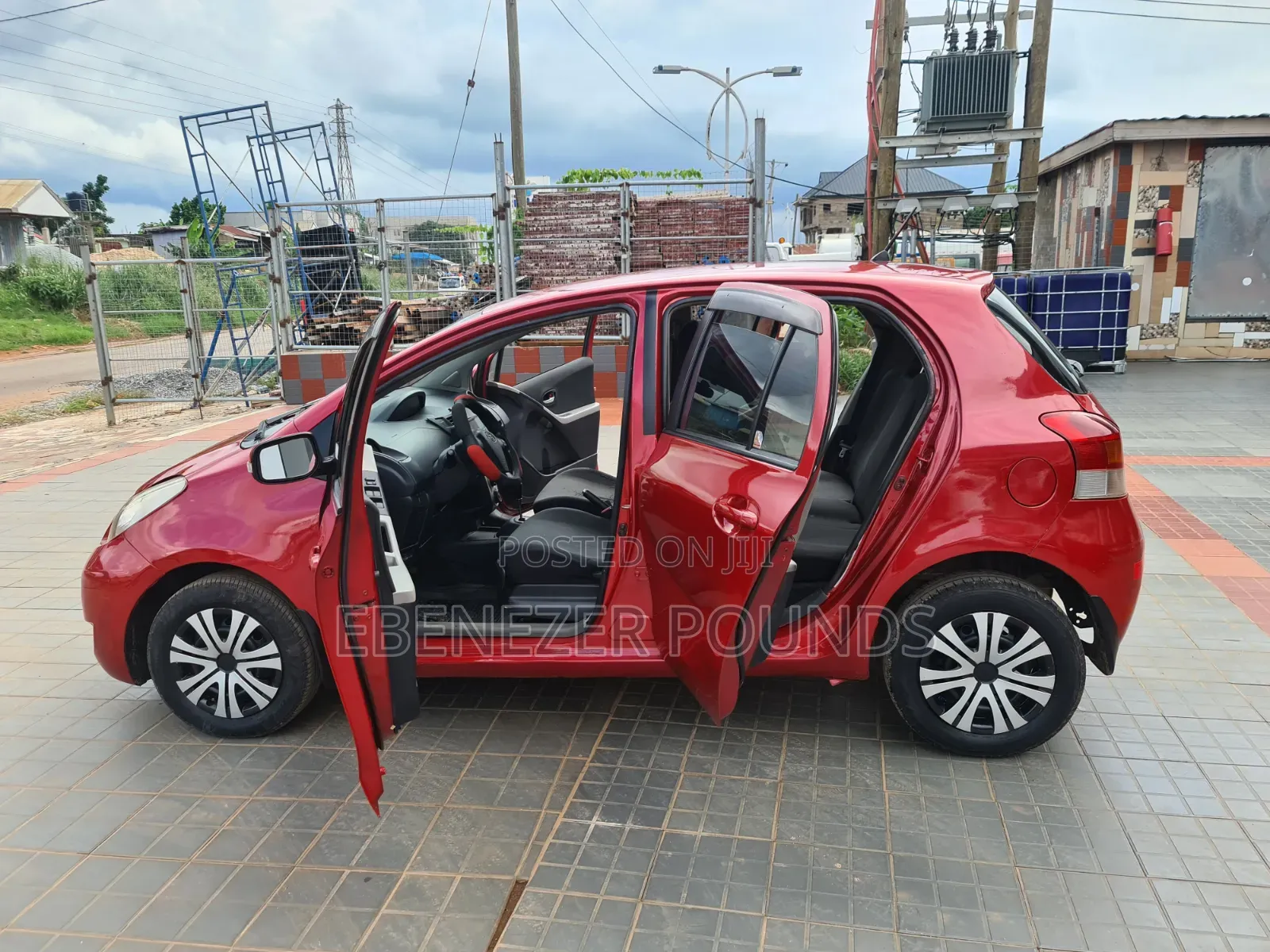 Toyota Vitz 2010 Red