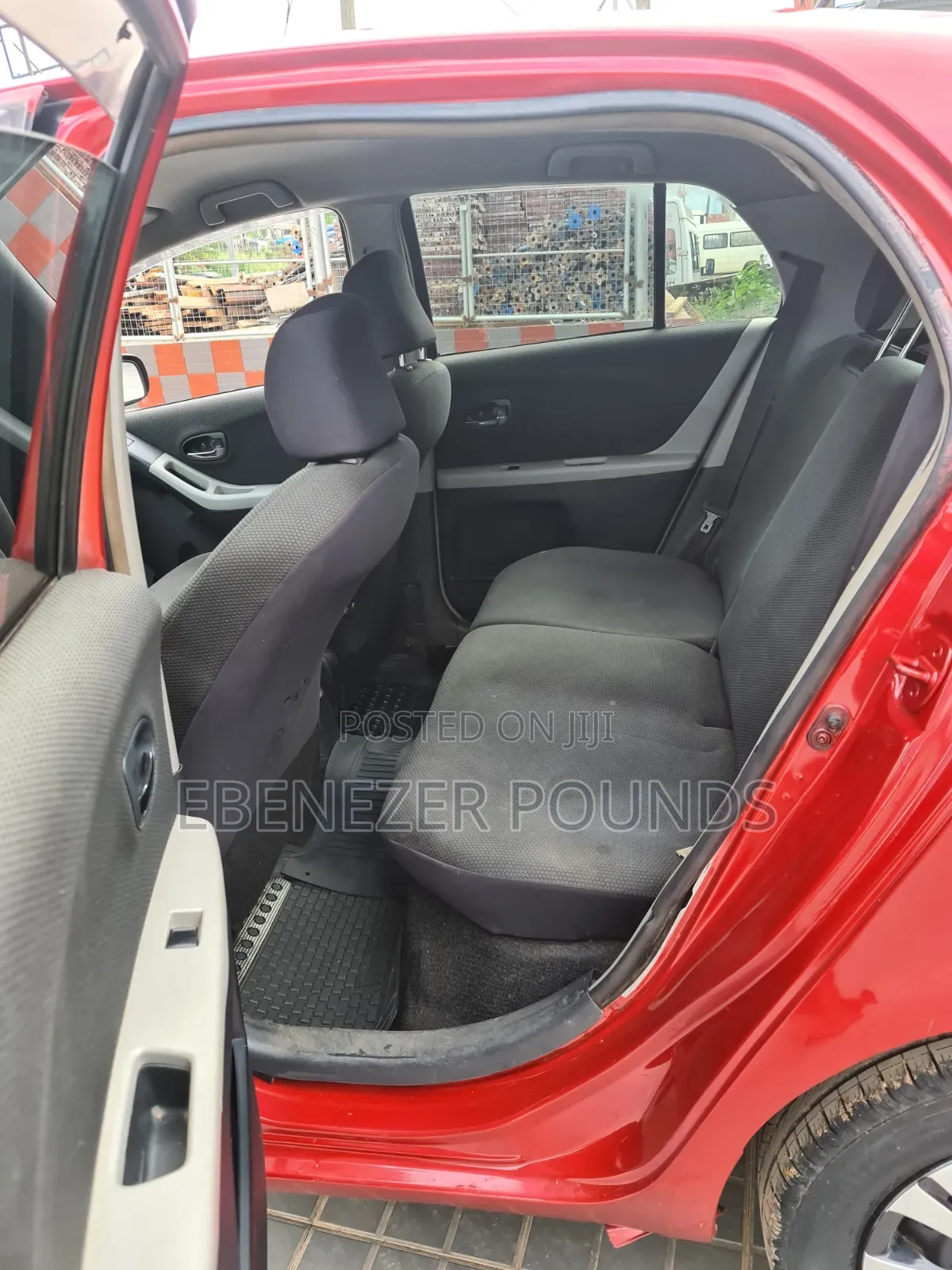 Toyota Vitz 2010 Red