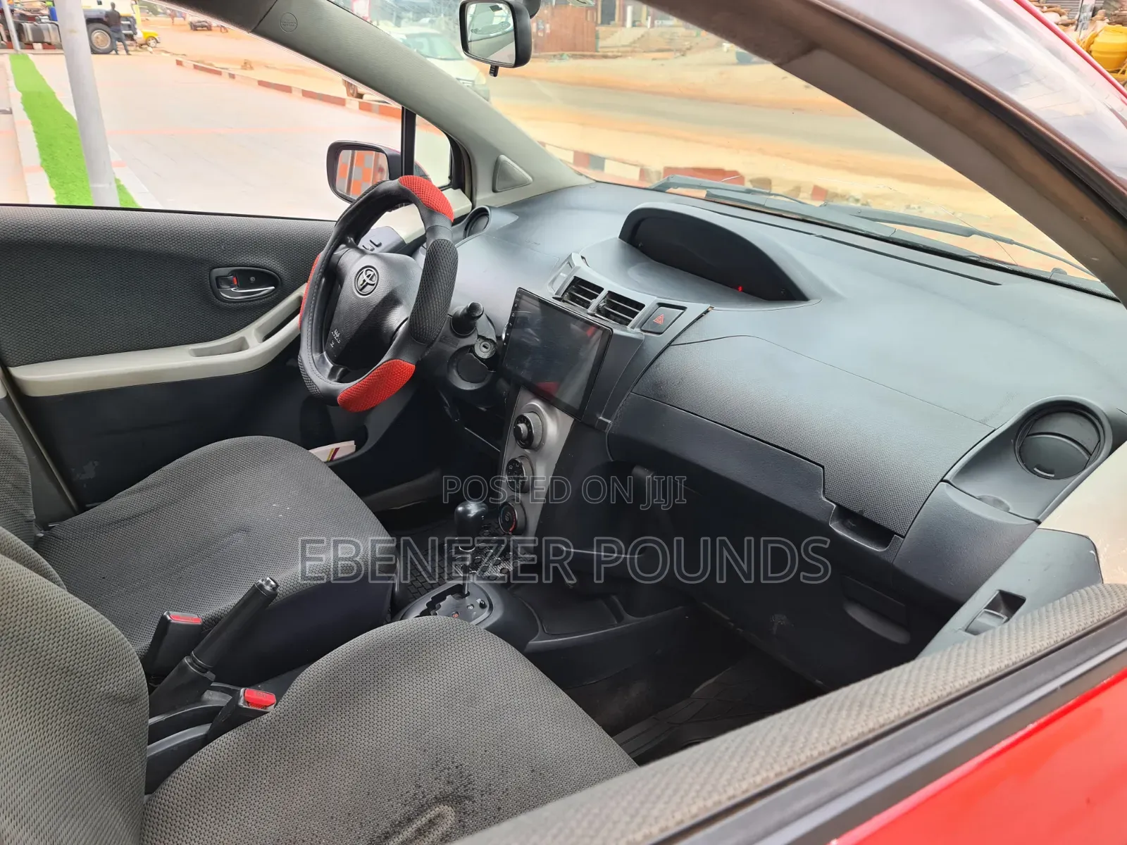 Toyota Vitz 2010 Red