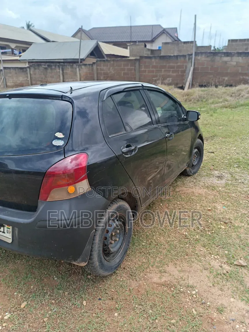 Toyota Vitz 2010 Black