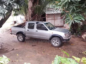 Nissan Hardbody 2014 Silver