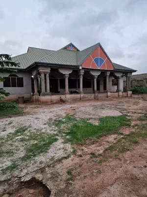 6bdrm House in Owhim Amanfrom, Kumasi Metropolitan for sale
