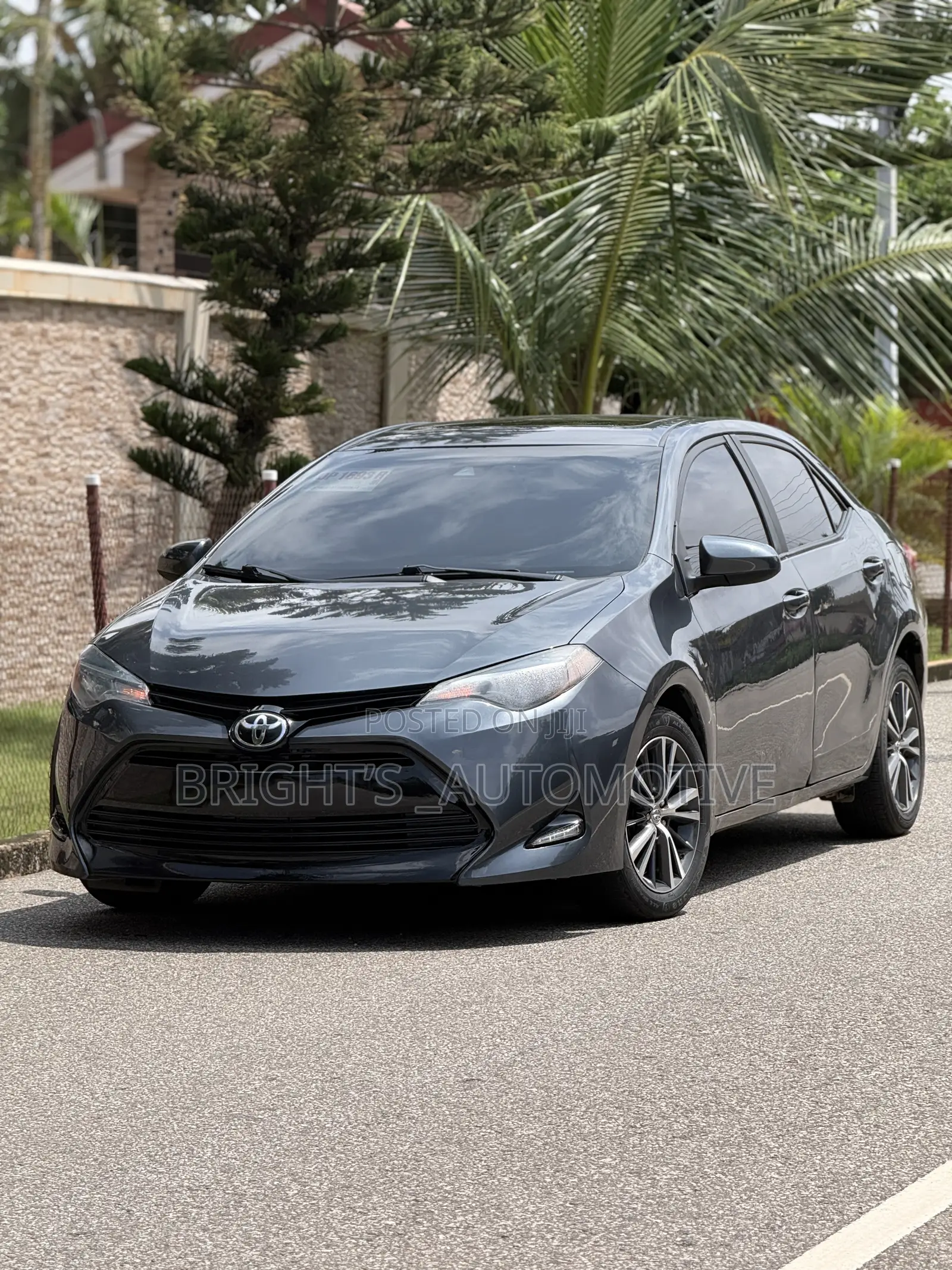 Toyota Corolla LE Eco (1.8L 4cyl 2A) 2018 Gray