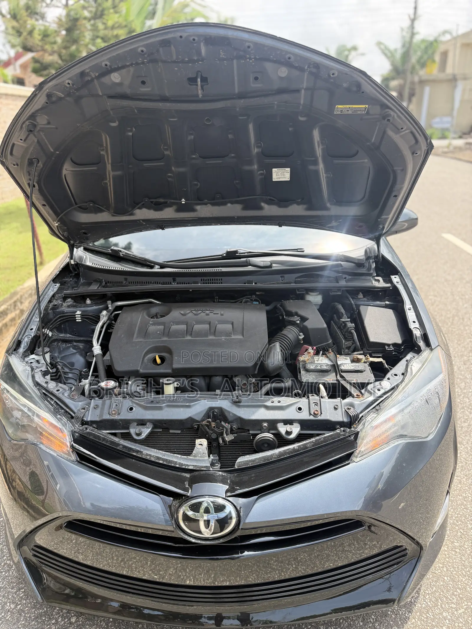 Toyota Corolla LE Eco (1.8L 4cyl 2A) 2018 Gray
