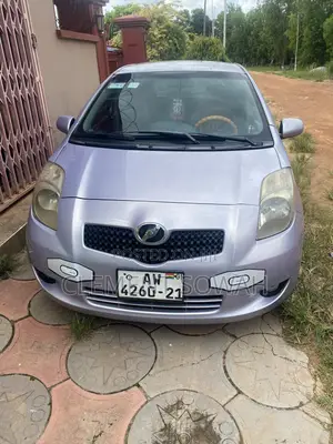 Toyota Vitz 1.3 FWD 3dr 2010 Pearl
