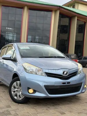 Toyota Vitz 1.5 FWD 5dr 2013 Blue