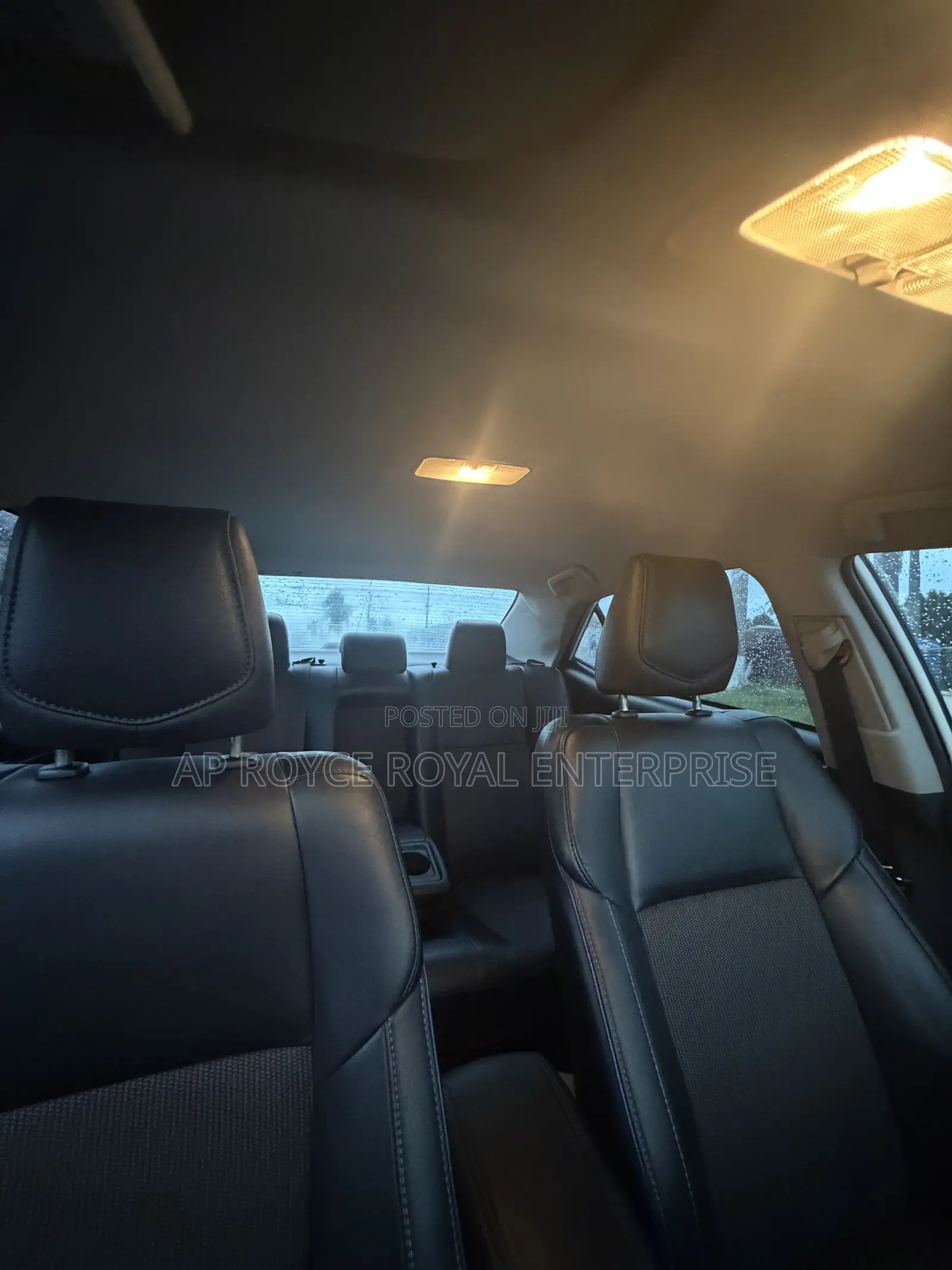 Toyota Corolla SE (1.8L 4cyl 2A) 2018 White