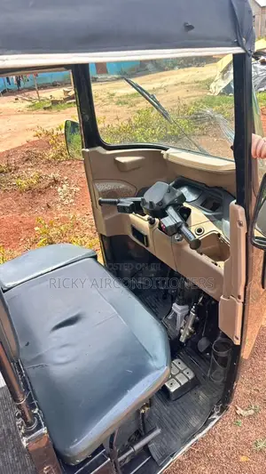 Bajaj RE 2024 Black