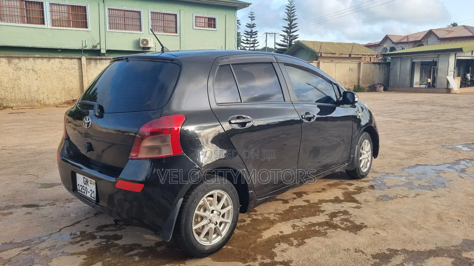 Toyota Vitz 1.3 AWD 5dr 2010 Black