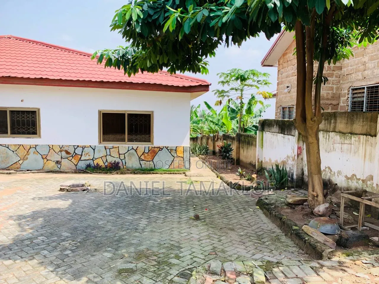 5bdrm House in Daniel Tamakloe, Boi for sale