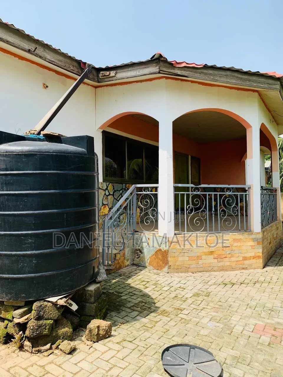 5bdrm House in Daniel Tamakloe, Boi for sale