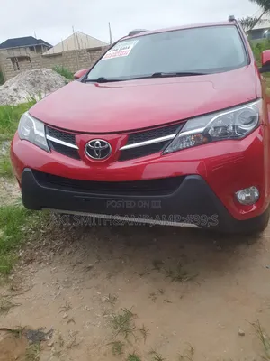 Toyota RAV4 XLE 4dr SUV AWD (2.5L 4cyl 6A) 2015 Red