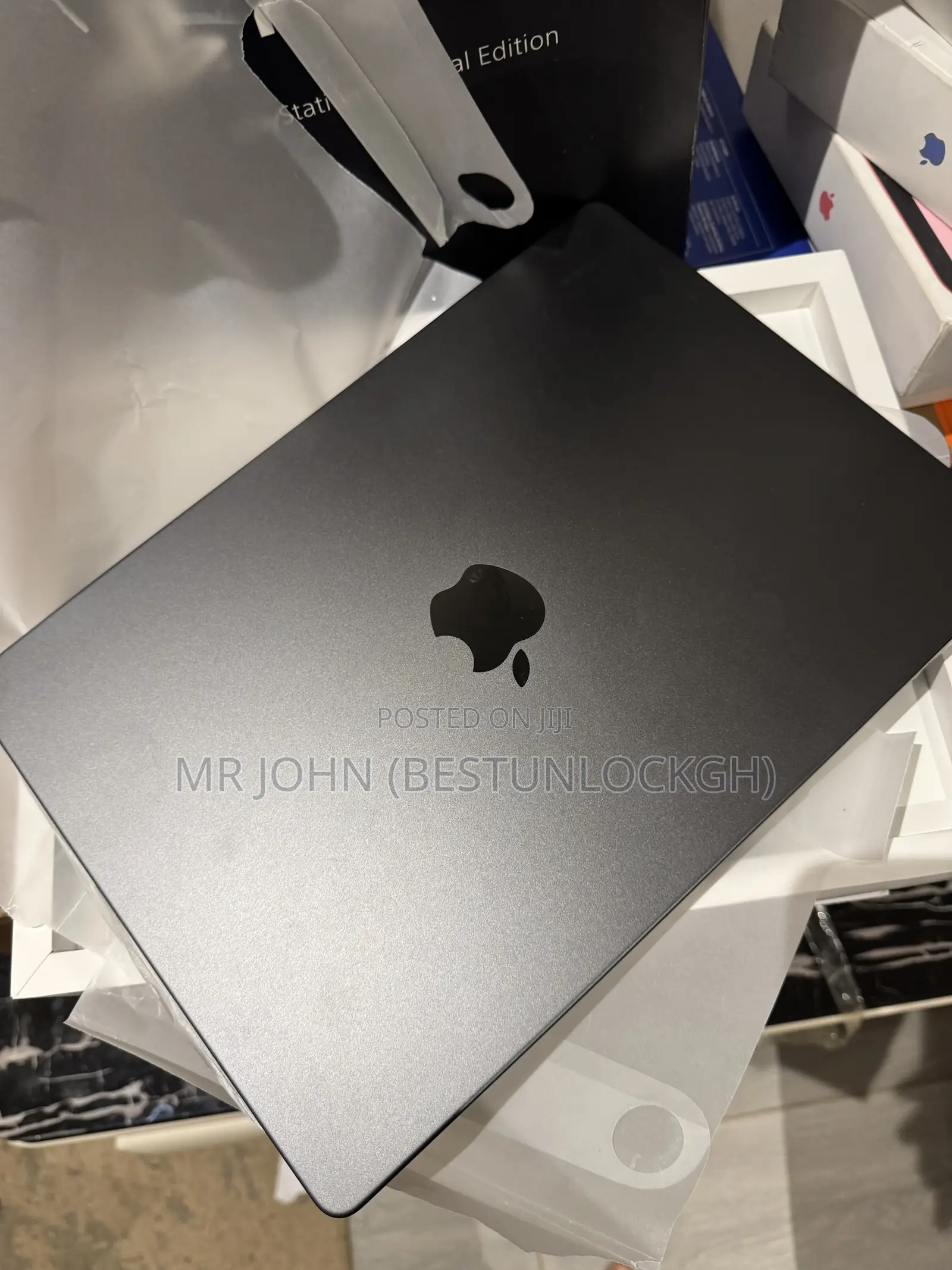 New Laptop Apple MacBook Pro 2025 M5 16GB Apple M5 SSD 512GB