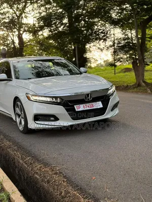 Honda Accord Touring 2.0T 2018 White