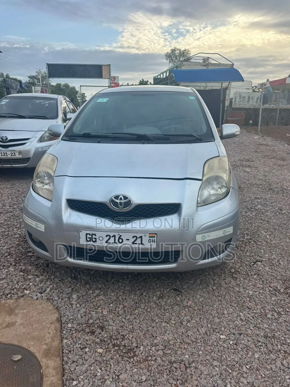 Toyota Vitz 1.3 FWD 5dr 2010 Silver