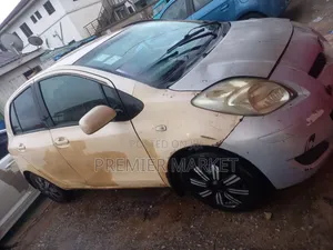 Toyota Vitz 1.3 FWD 3dr 2010 Ivory