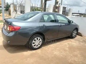 Toyota Corolla LE 4dr Sedan (1.8L 4cyl 4A) 2010 Gray