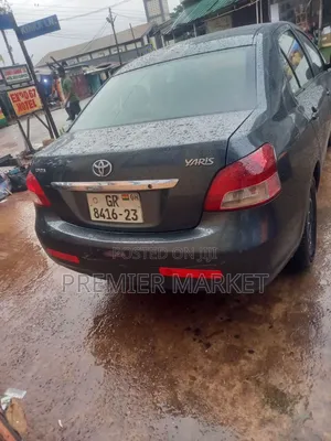Toyota Yaris 2010 Gray