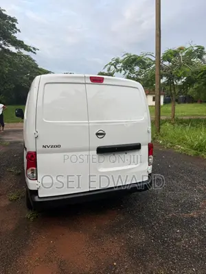 Nissan NV200 SV 2018 White