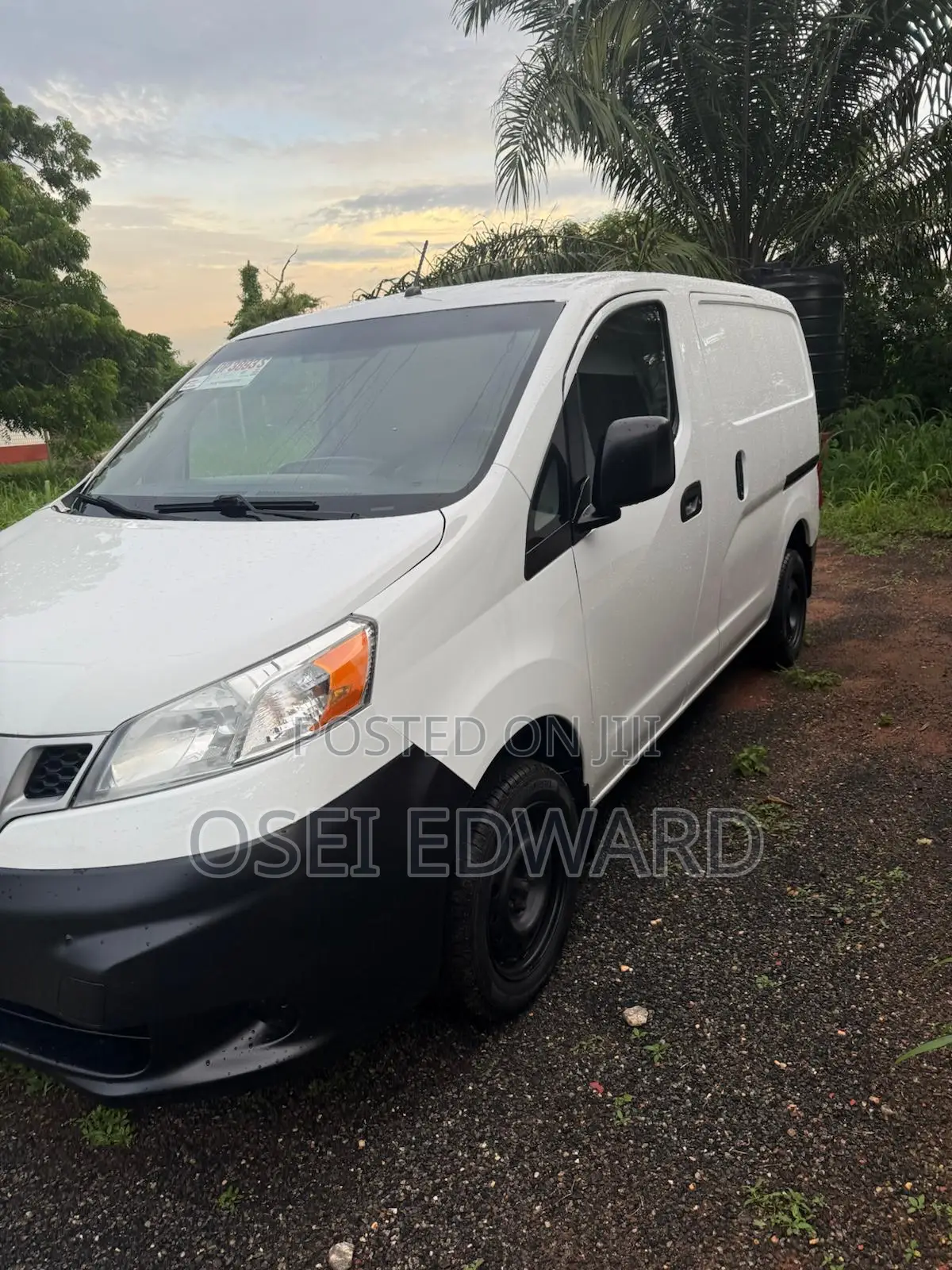 Nissan NV200 SV 2018 White