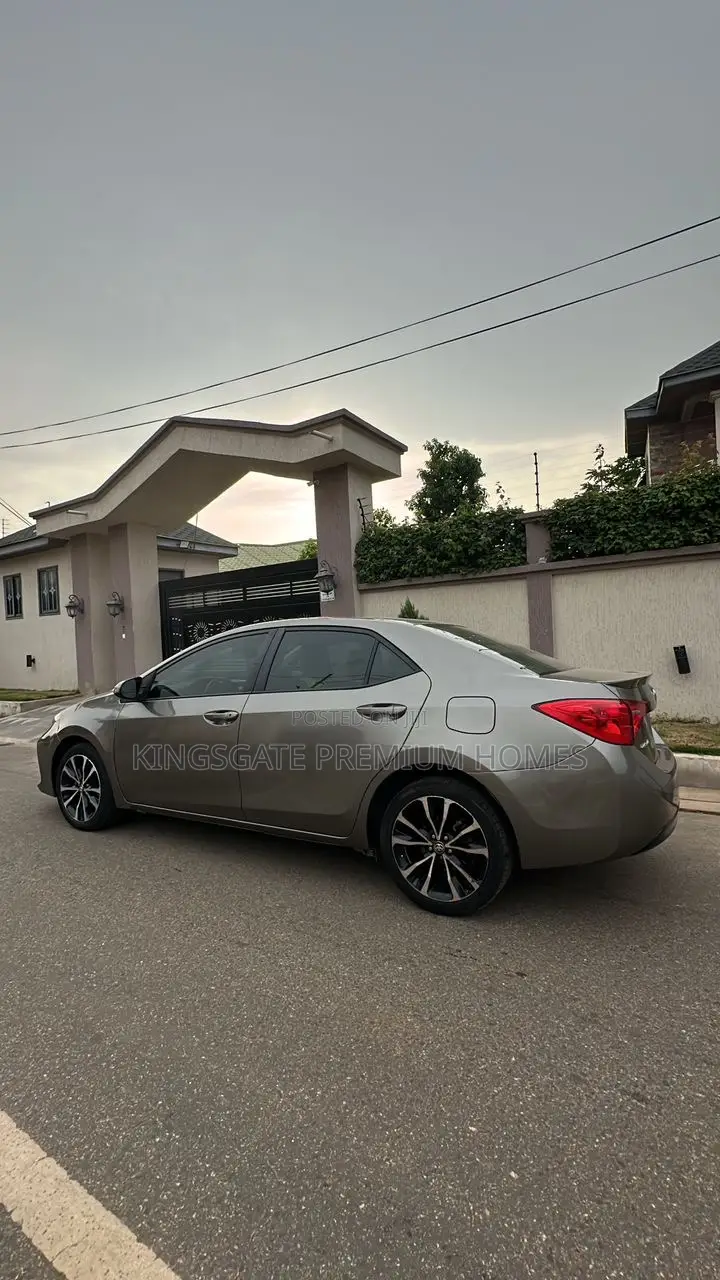 Toyota Corolla SE Special Edition 4dr Sedan (1.8L 4cyl CVT) 2017 Beige