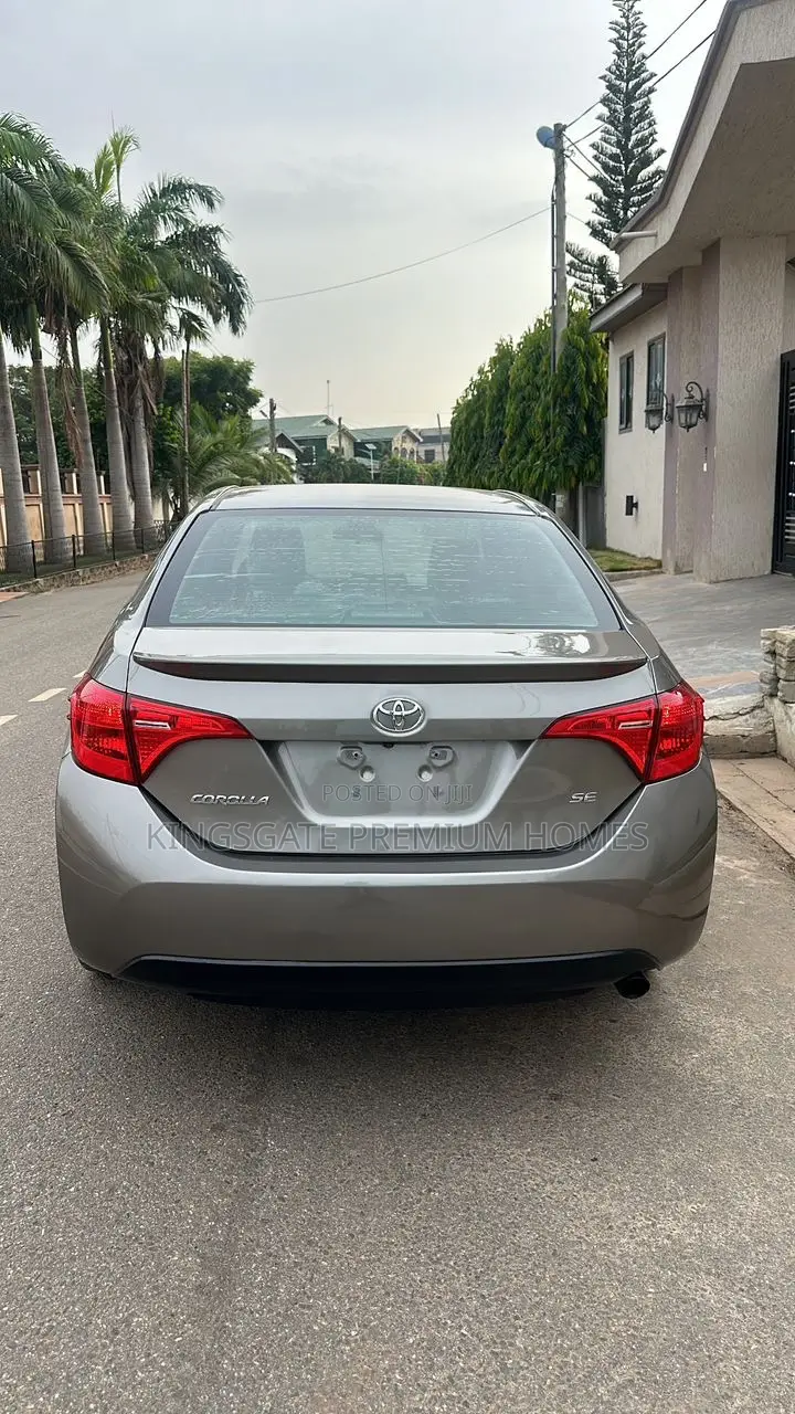 Toyota Corolla SE Special Edition 4dr Sedan (1.8L 4cyl CVT) 2017 Beige