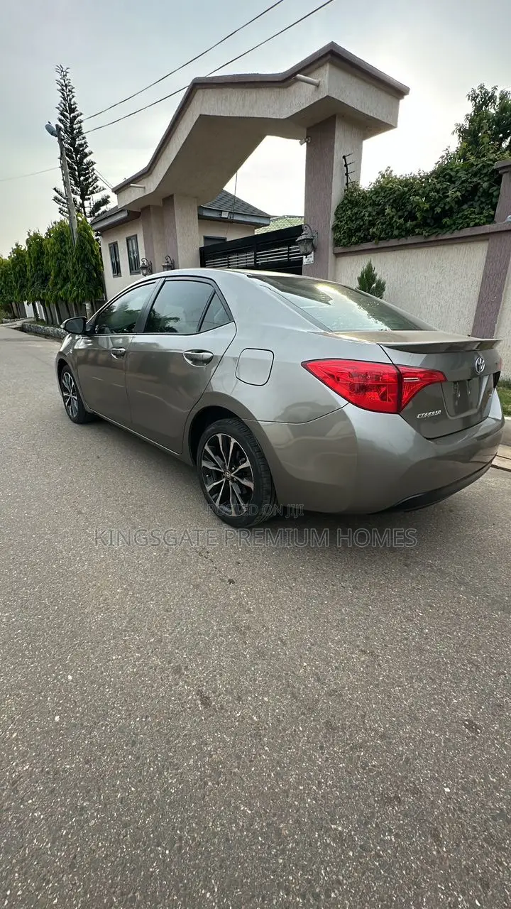 Toyota Corolla SE Special Edition 4dr Sedan (1.8L 4cyl CVT) 2017 Beige