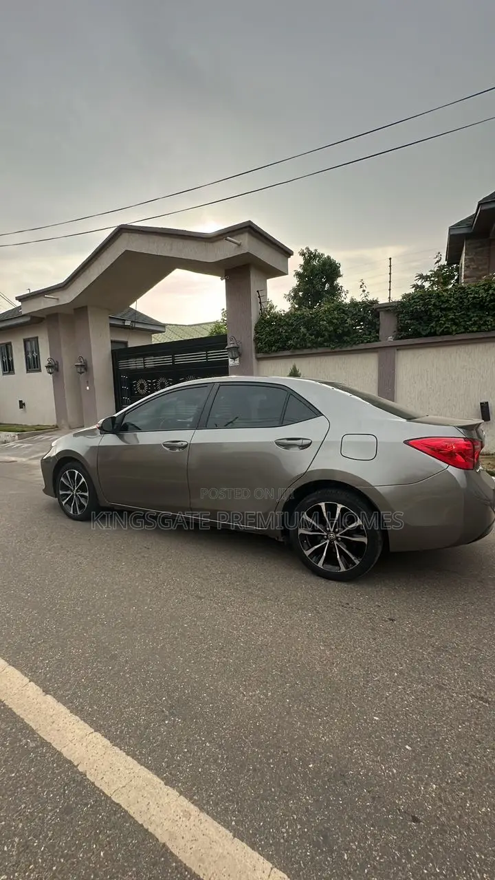 Toyota Corolla SE Special Edition 4dr Sedan (1.8L 4cyl CVT) 2017 Beige