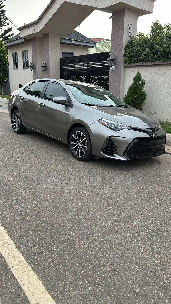 Toyota Corolla SE Special Edition 4dr Sedan (1.8L 4cyl CVT) 2017 Beige