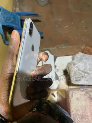 Apple iPhone XS 64 GB White