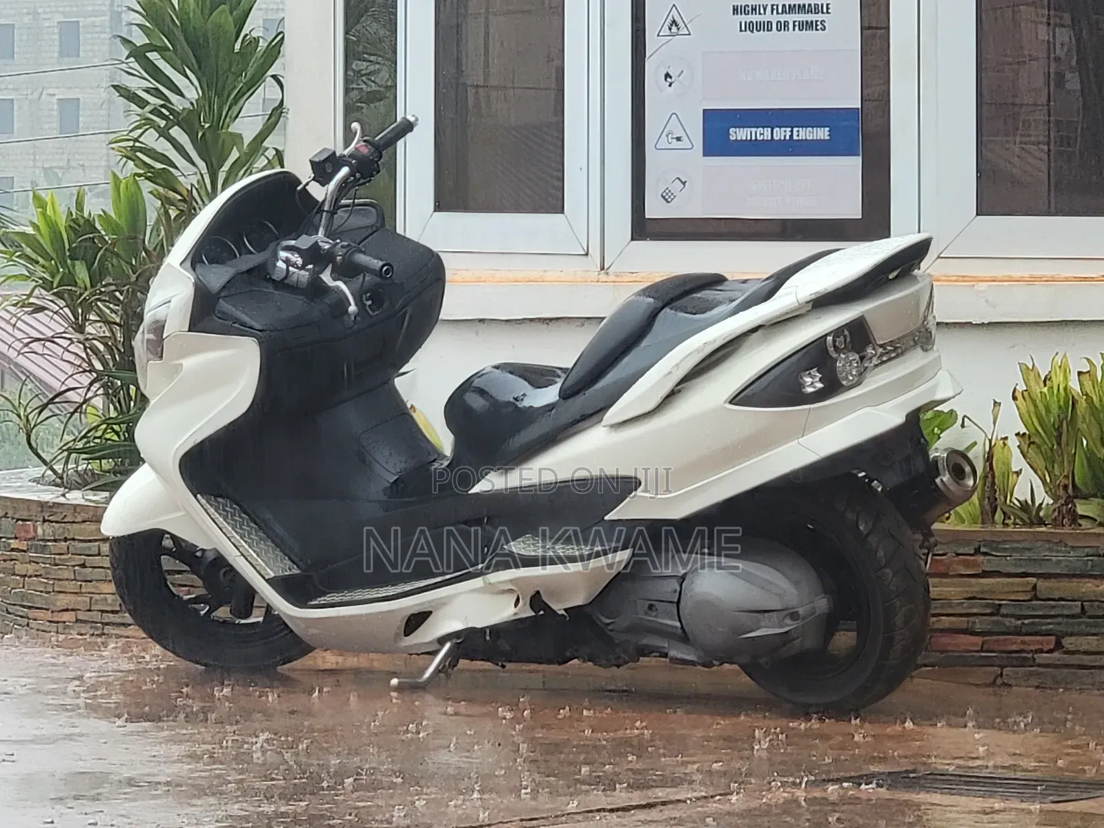 Suzuki Burgman 2017 White