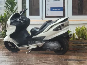 Suzuki Burgman 2017 White