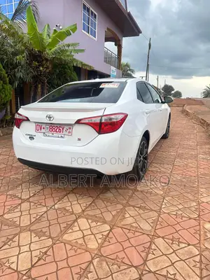 Toyota Corolla S 4dr Sedan (1.8L 4cyl CVT) 2016 White