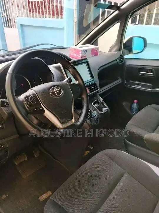 Toyota Voxy 2015 White