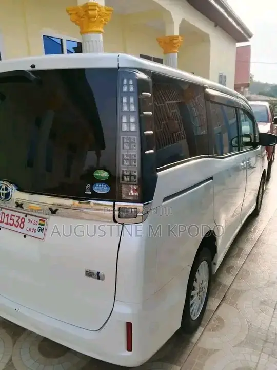 Toyota Voxy 2015 White