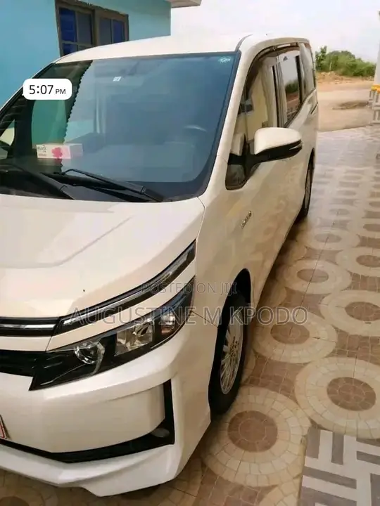 Toyota Voxy 2015 White