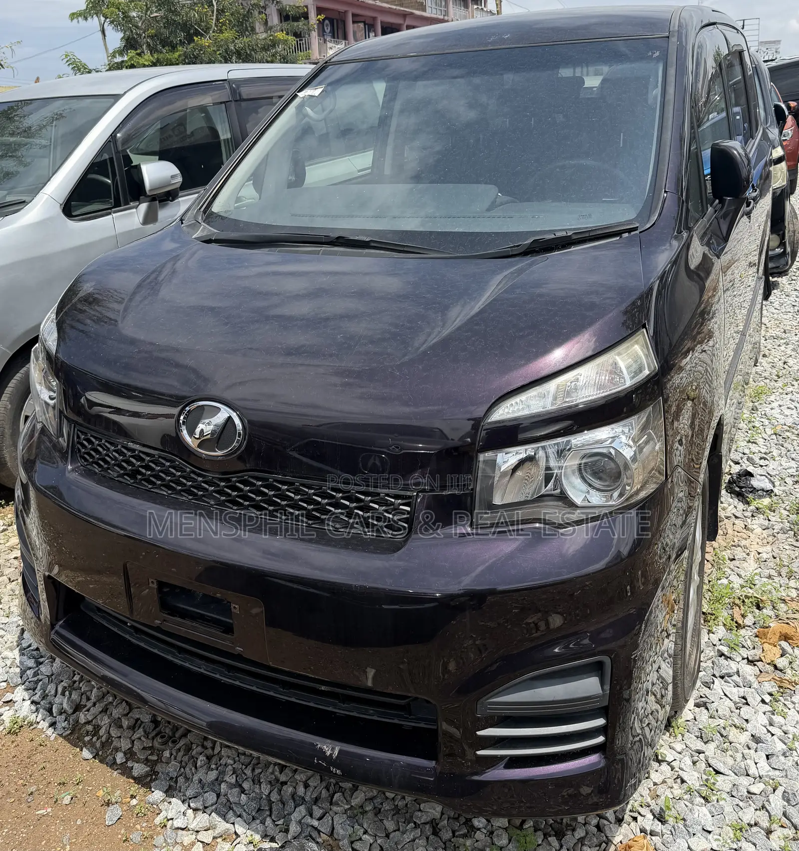 Toyota Voxy 2011