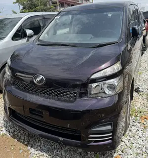Toyota Voxy 2011