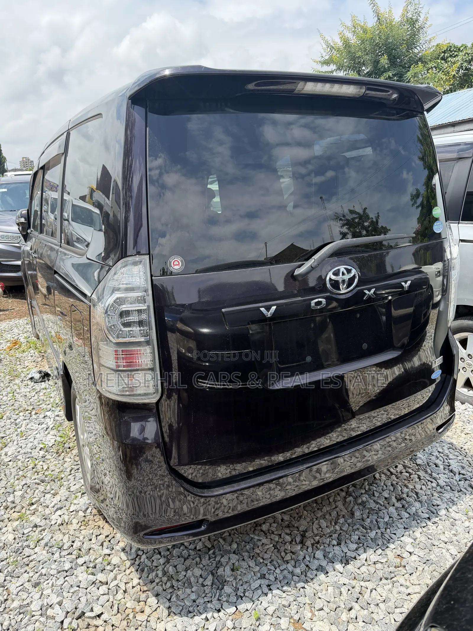 Toyota Voxy 2011