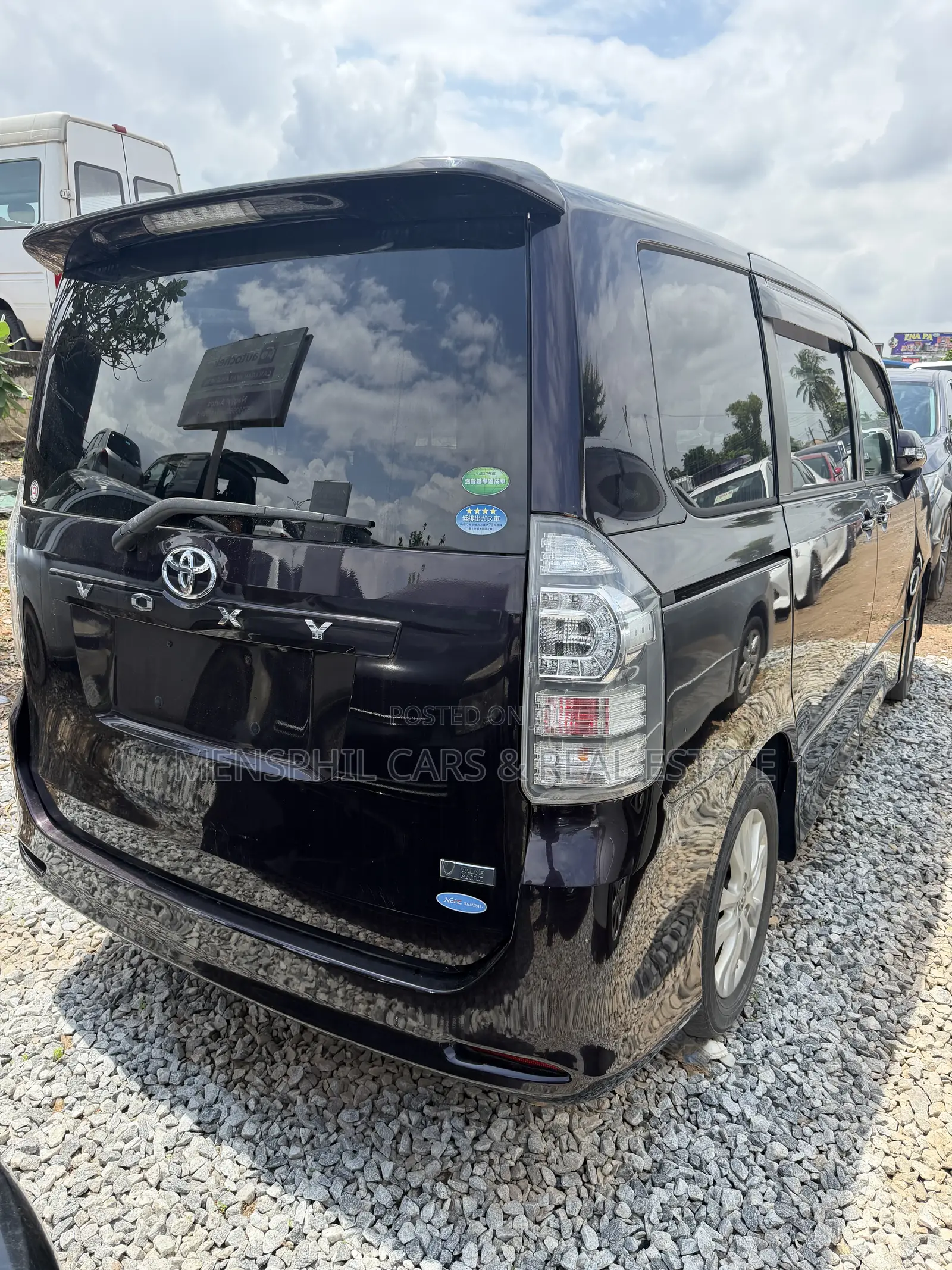 Toyota Voxy 2011