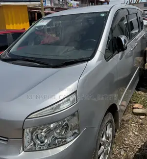 Toyota Voxy 2010 Silver