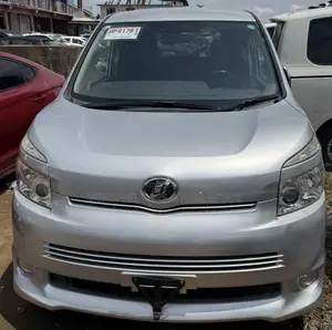 Toyota Voxy 2010 Silver