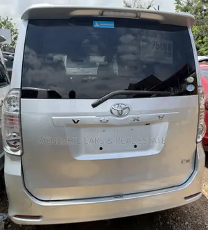 Toyota Voxy 2010 Silver
