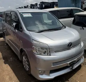 Toyota Voxy 2010 Silver