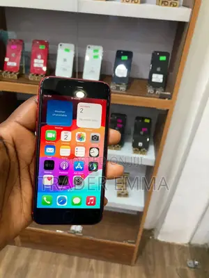 Apple iPhone SE (2020) 64 GB Red