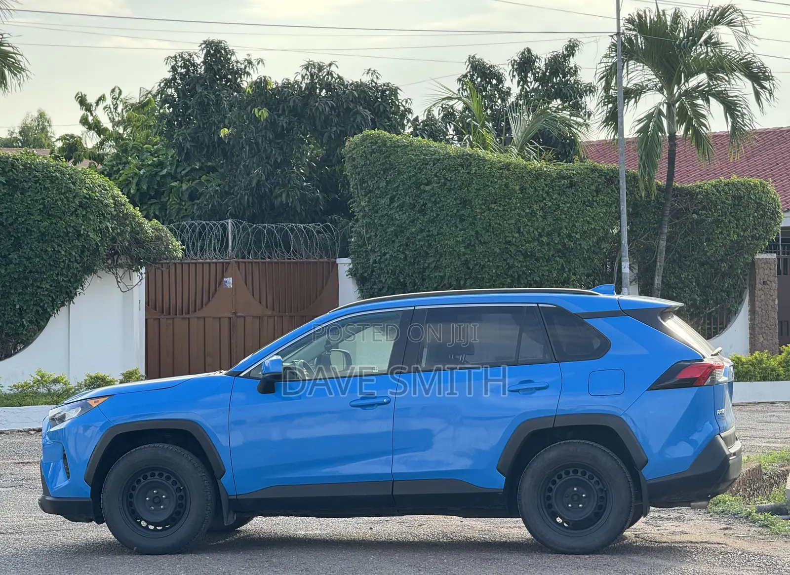 Toyota RAV4 LE AWD 2019 Blue